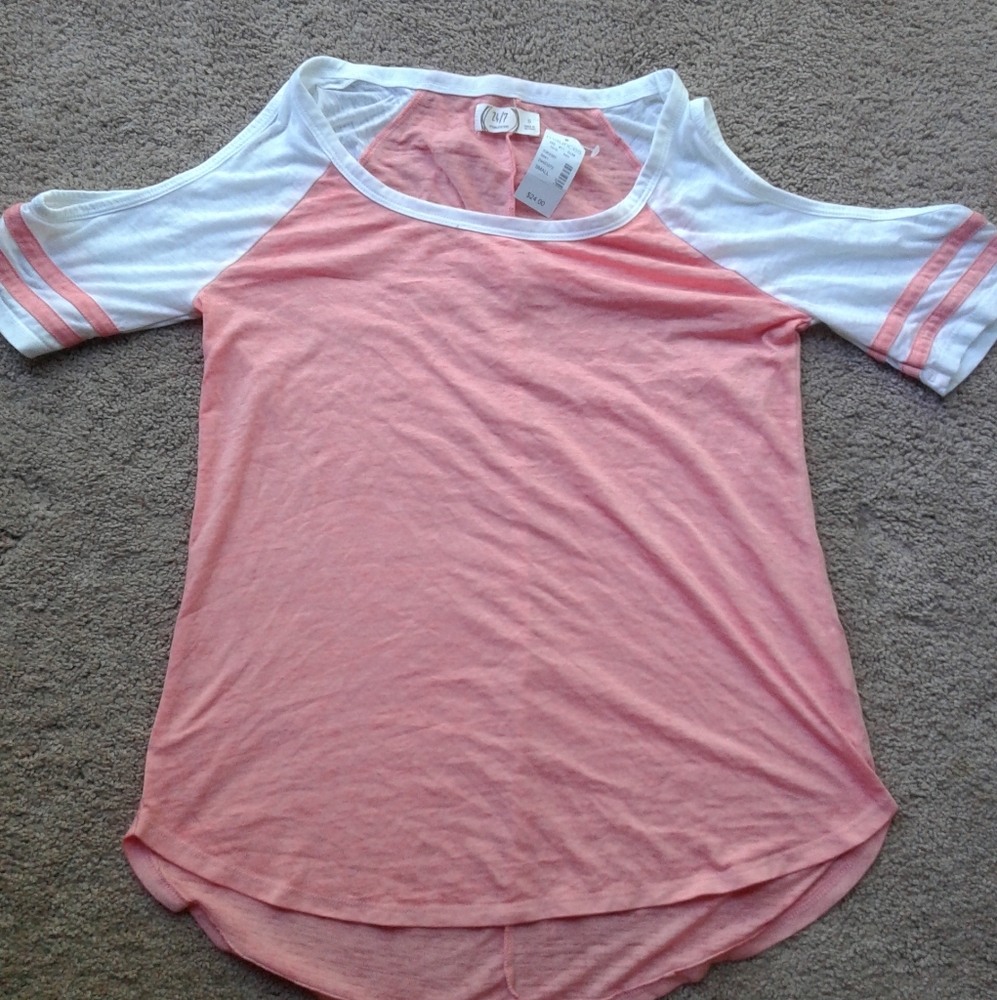COLD SHOULDER TOP